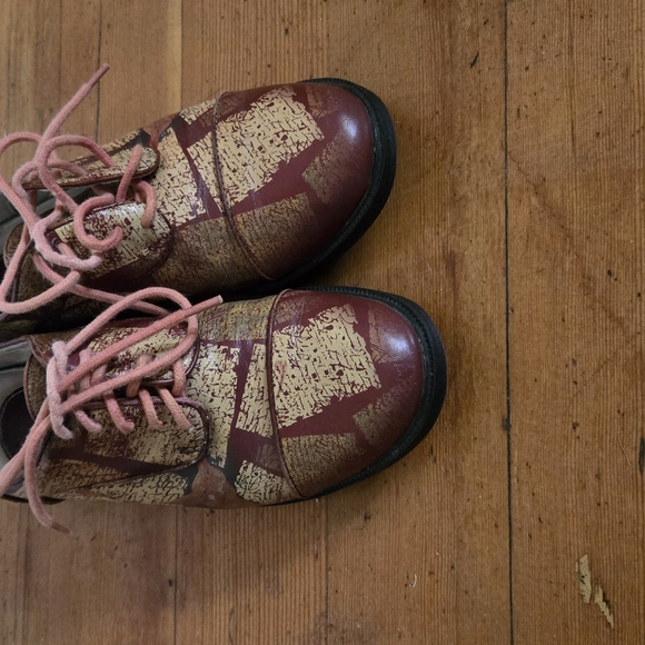 Script Design Oxford Shoes - Picture 2 of 5